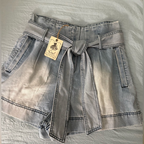 easel Pants - Easel Women's Light Gray Tie-Waist Denim Shorts